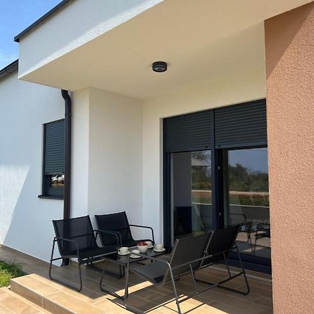Modern Home Ula Brtonigla Bagian luar foto