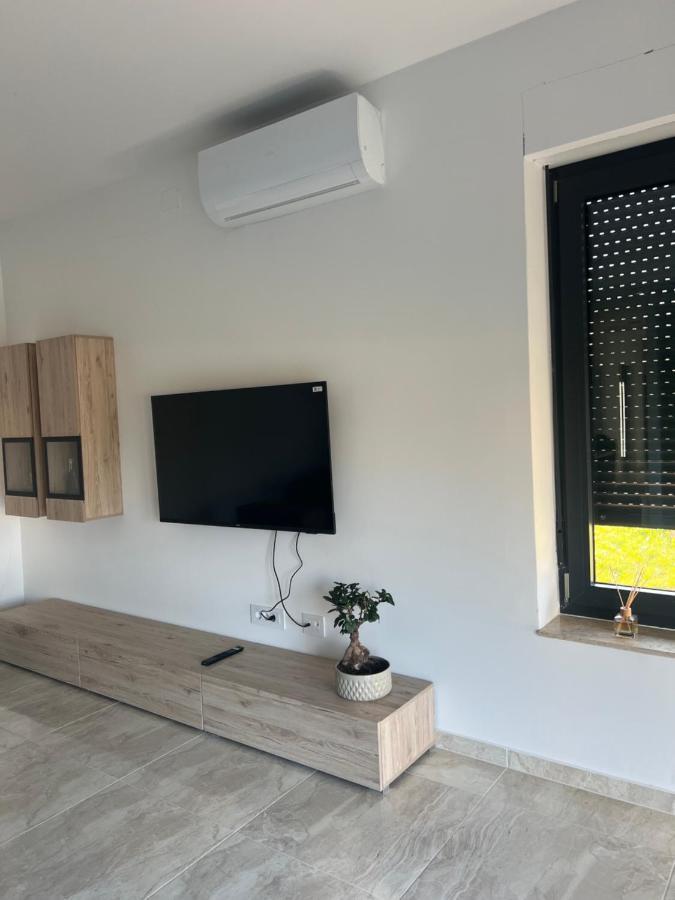 Modern Home Ula Brtonigla Bagian luar foto