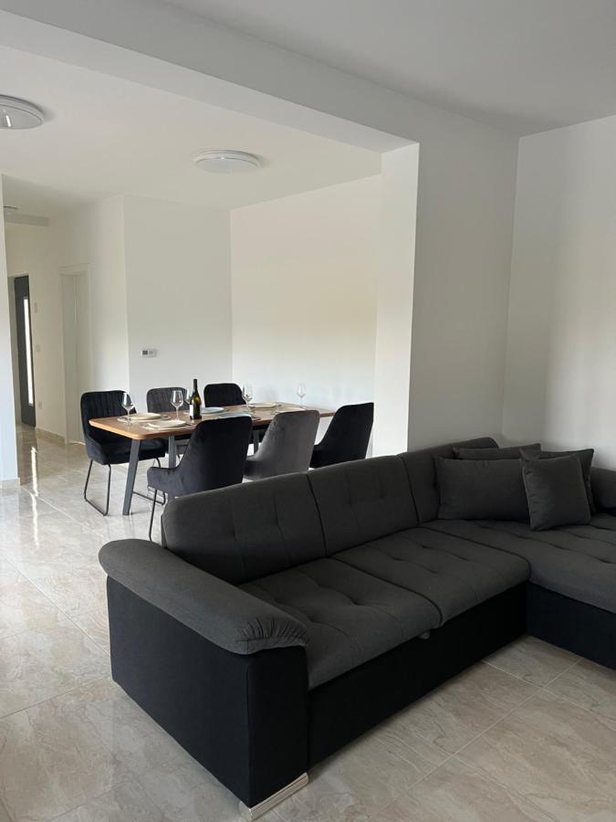 Modern Home Ula Brtonigla Bagian luar foto