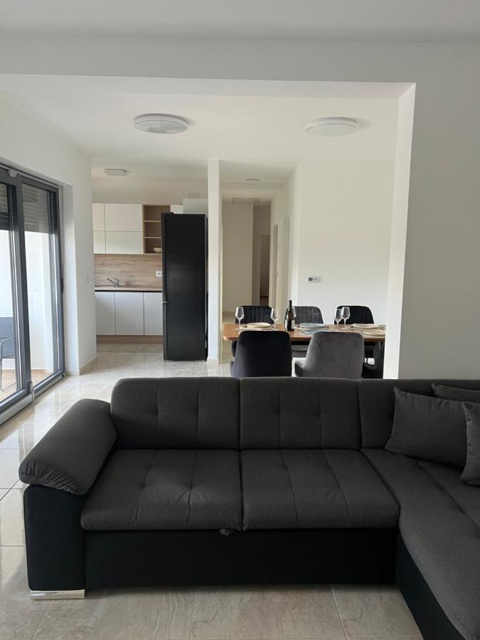Modern Home Ula Brtonigla Bagian luar foto
