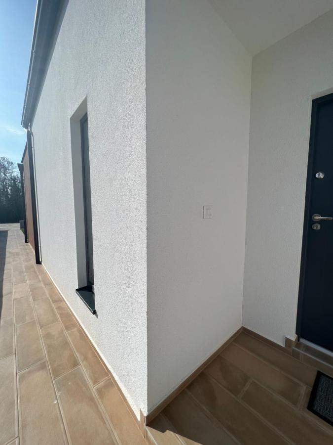 Modern Home Ula Brtonigla Bagian luar foto