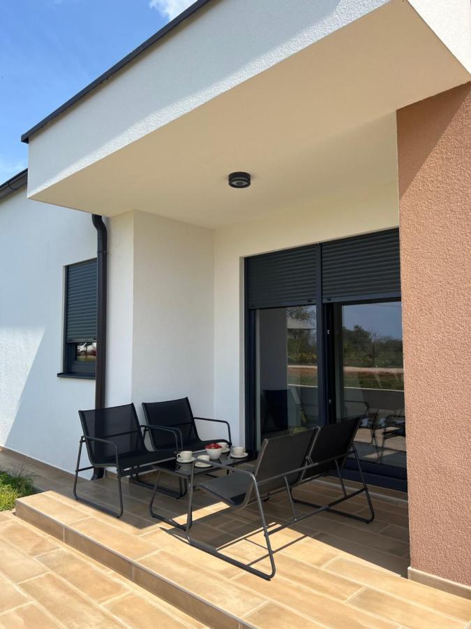 Modern Home Ula Brtonigla Bagian luar foto