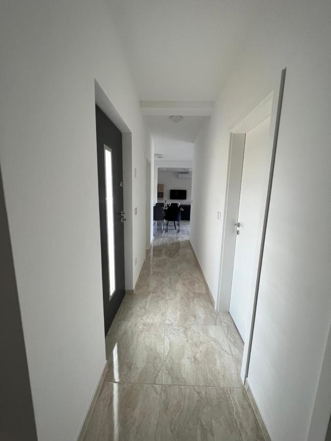 Modern Home Ula Brtonigla Bagian luar foto